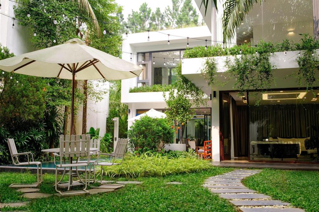 Bán biệt thự charm villa flamingo đại lải resort, sổ lâu dài, vị trí trung tâm, 242/342m², 13.5 tỷ