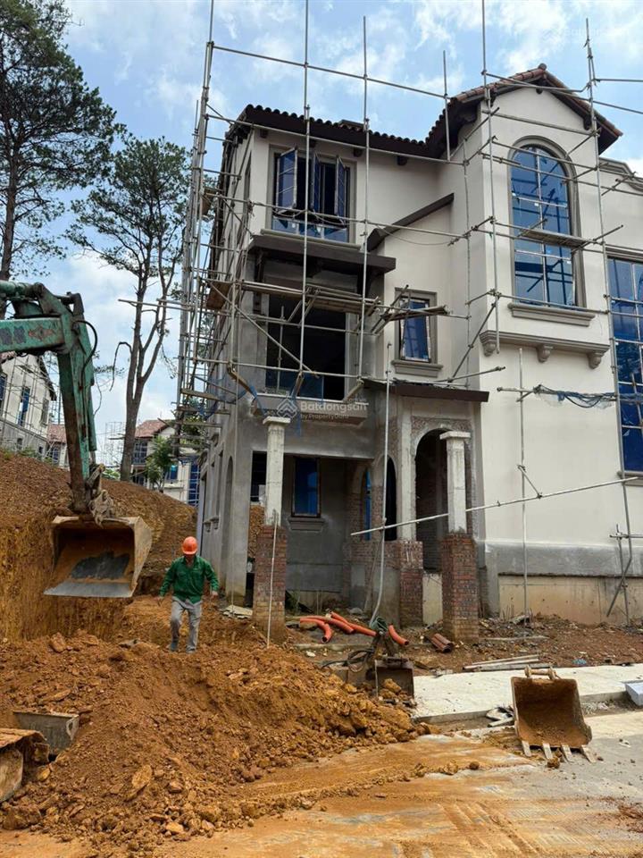 Bán biệt thự góc thanh xuân valley giá tốt, bãi đỗ xe cạnh nhà, sát coutry club, 190/257m2