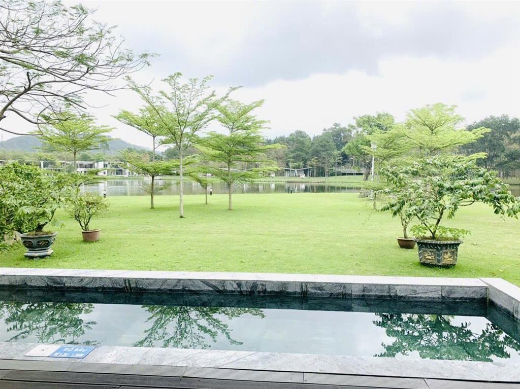 Biệt thự view hồ phân khu bách thanh flamingo đại lải resort, nội thất trang nhã, 323m2, 10.5 tỷ