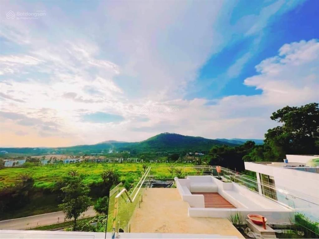 Bán biệt thự flamingo đại lải view hồ lớn, lưu không rộng, thiết kế 7 pn, dòng tiền tốt, 250m, 13tỷ