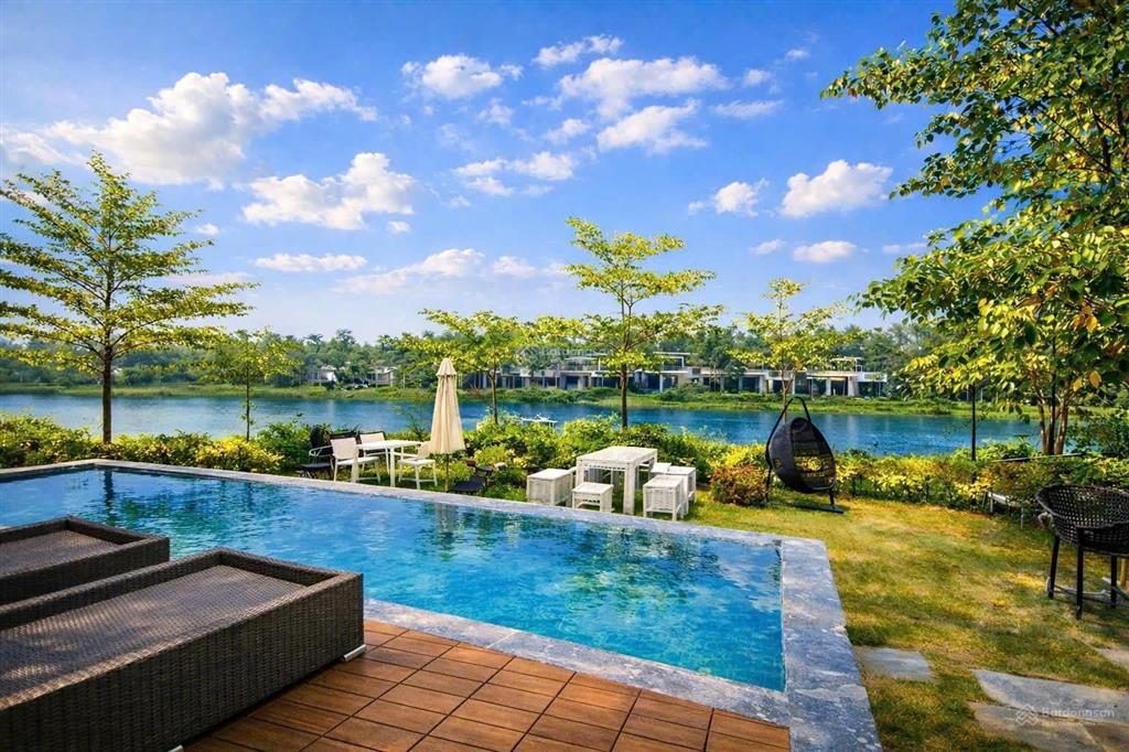 Bán biệt thự flamingo đại lải view hồ lớn, lưu không rộng, thiết kế 7 pn, dòng tiền tốt, 250m, 13tỷ