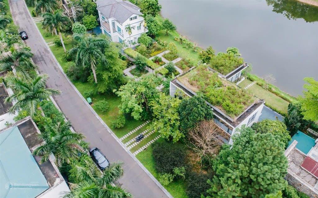 Bán gấp biệt thự 360/600m2, 5 pn view hồ đại lải, bãi đỗ xe rộng, rừng thông xanh mát giá chỉ 23 tỷ