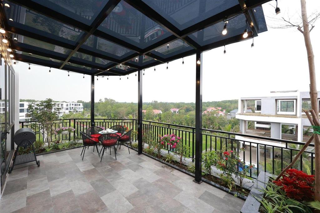Bán biệt thự lô góc, 259m2/8.5tỷ view công viên và sân gofl, nội thất tâm huyết, vỉa hè 4m, ở ngay