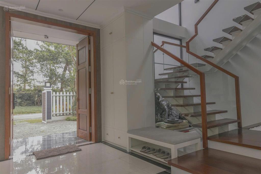 Bán biệt thự flamingo đại lải, 700m, view hồ, 6 pn, phòng thưởng trà đạo, nội thất đẹp, tặng 4 thẻ