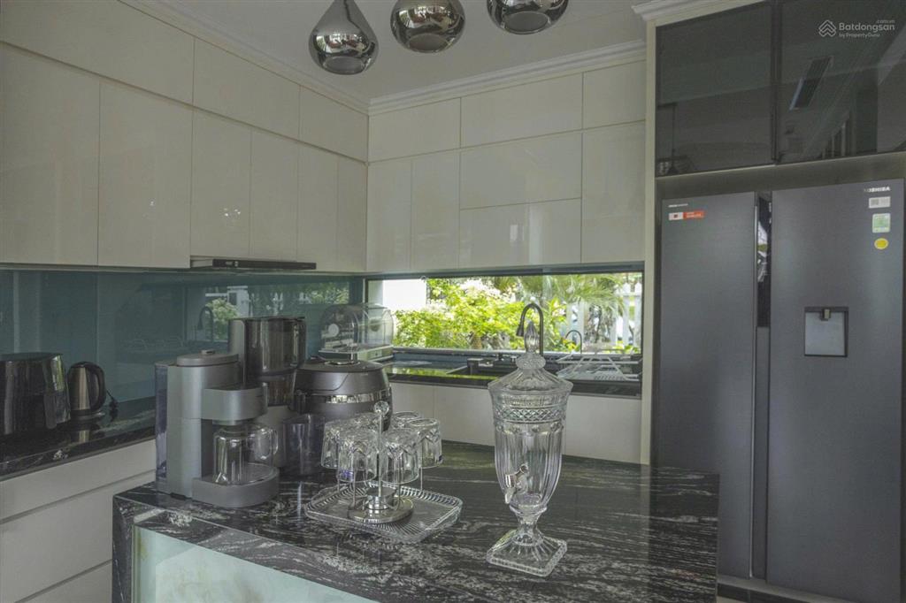 Bán biệt thự flamingo đại lải, 700m, view hồ, 6 pn, phòng thưởng trà đạo, nội thất đẹp, tặng 4 thẻ