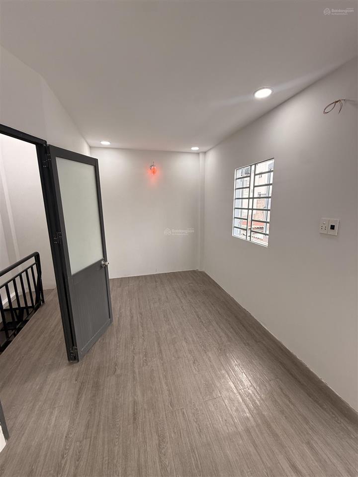 Hàng hiếm nhà 18m2 trệt lửng lầu 2pn sát vách tân phú chỉ nhỉnh 2 tỷ shr