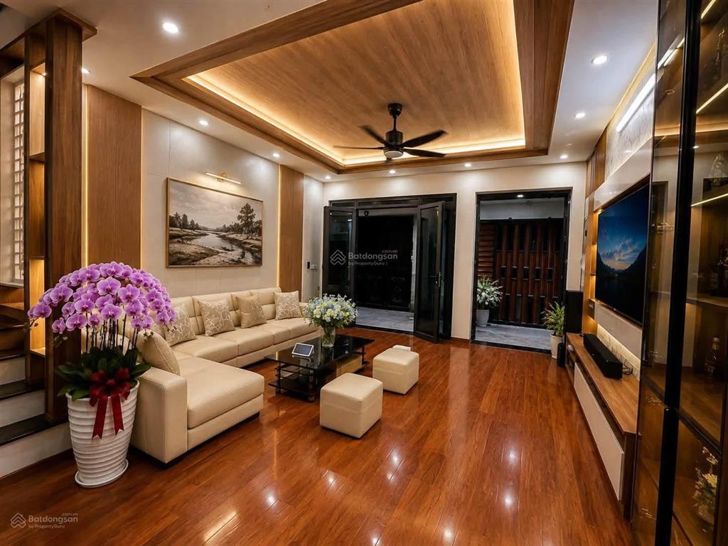 Bán nhà riêng cạnh công viên cầu giấy 39m2, chỉ nhỉnh 6 tỷ, góc 02 mặt ngõ, kinh doanh, full đồ