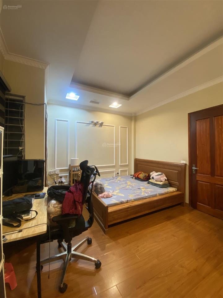 Hơn 8 tỷ nhà riêng hoàng quốc việt, nghĩa đô 39m2, 20m ra phố ô tô tránh, ngõ thông kinh doanh