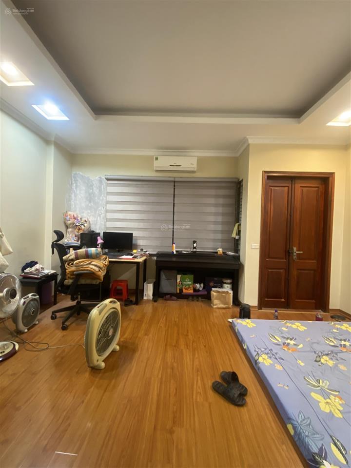 Hơn 8 tỷ nhà riêng hoàng quốc việt, nghĩa đô 39m2, 20m ra phố ô tô tránh, ngõ thông kinh doanh