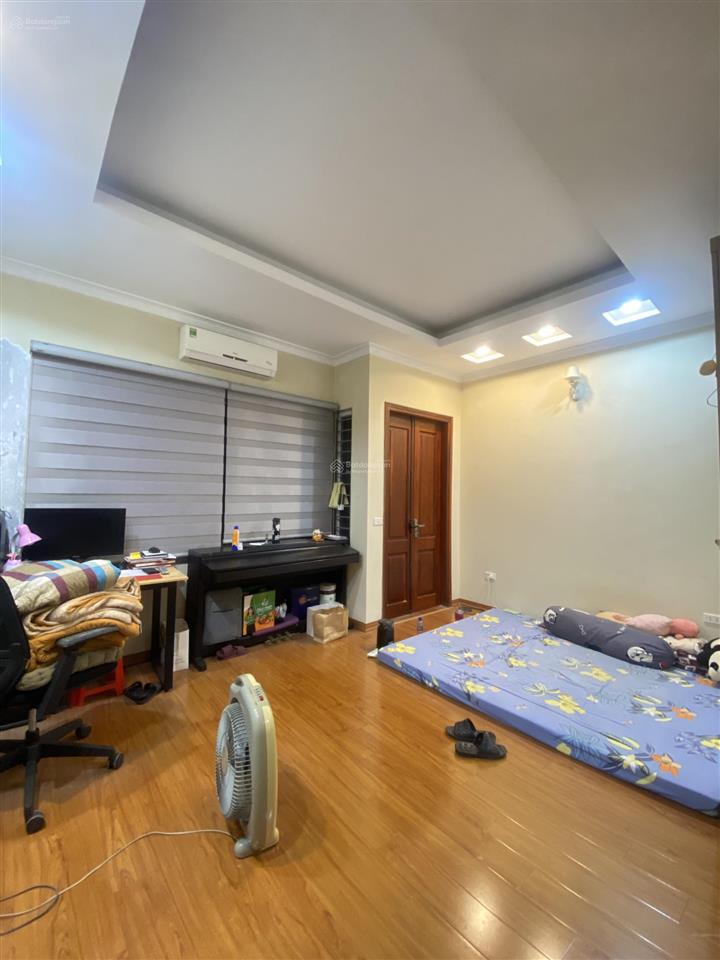 Hơn 8 tỷ nhà riêng hoàng quốc việt, nghĩa đô 39m2, 20m ra phố ô tô tránh, ngõ thông kinh doanh