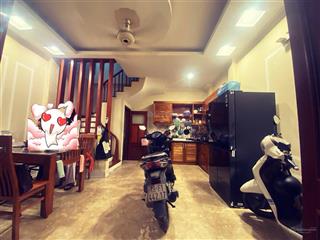 Hơn 8 tỷ nhà riêng hoàng quốc việt, nghĩa đô 39m2, 20m ra phố ô tô tránh, ngõ thông kinh doanh