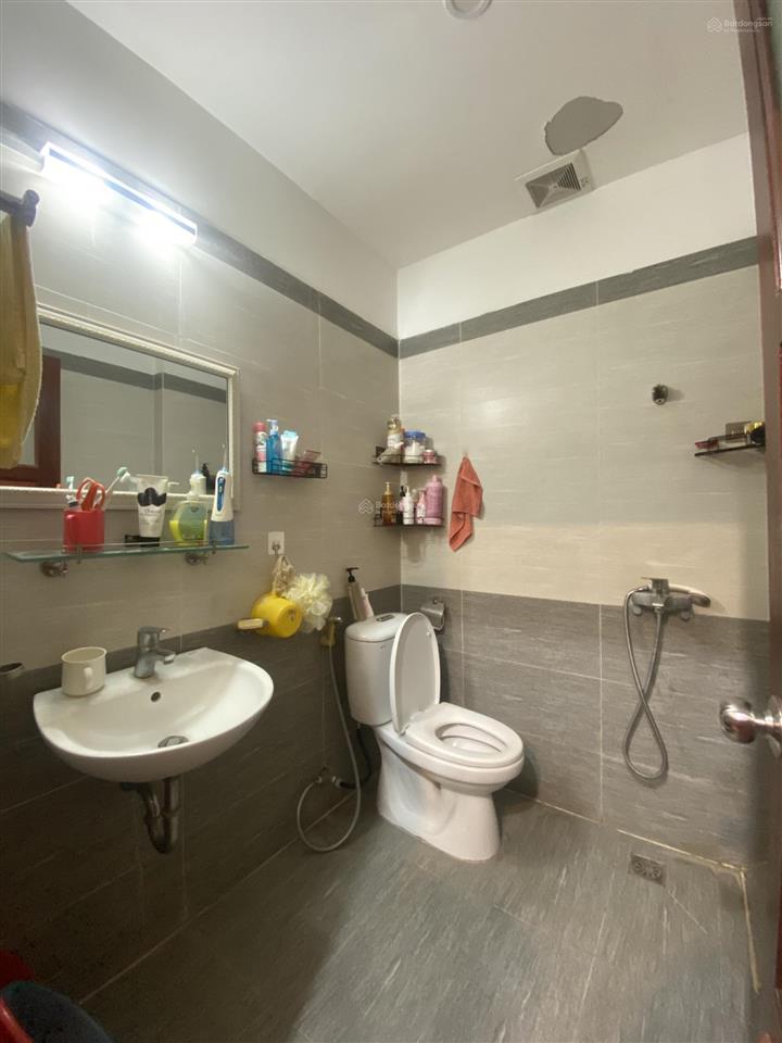 Hơn 8 tỷ nhà riêng hoàng quốc việt, nghĩa đô 39m2, 20m ra phố ô tô tránh, ngõ thông kinh doanh