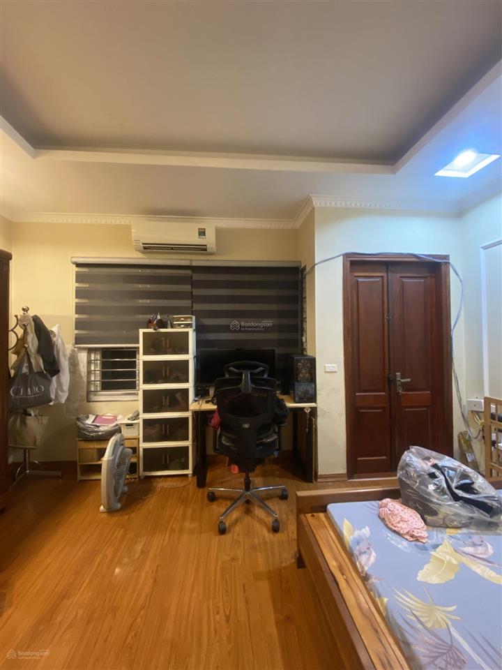 Hơn 8 tỷ nhà riêng hoàng quốc việt, nghĩa đô 39m2, 20m ra phố ô tô tránh, ngõ thông kinh doanh