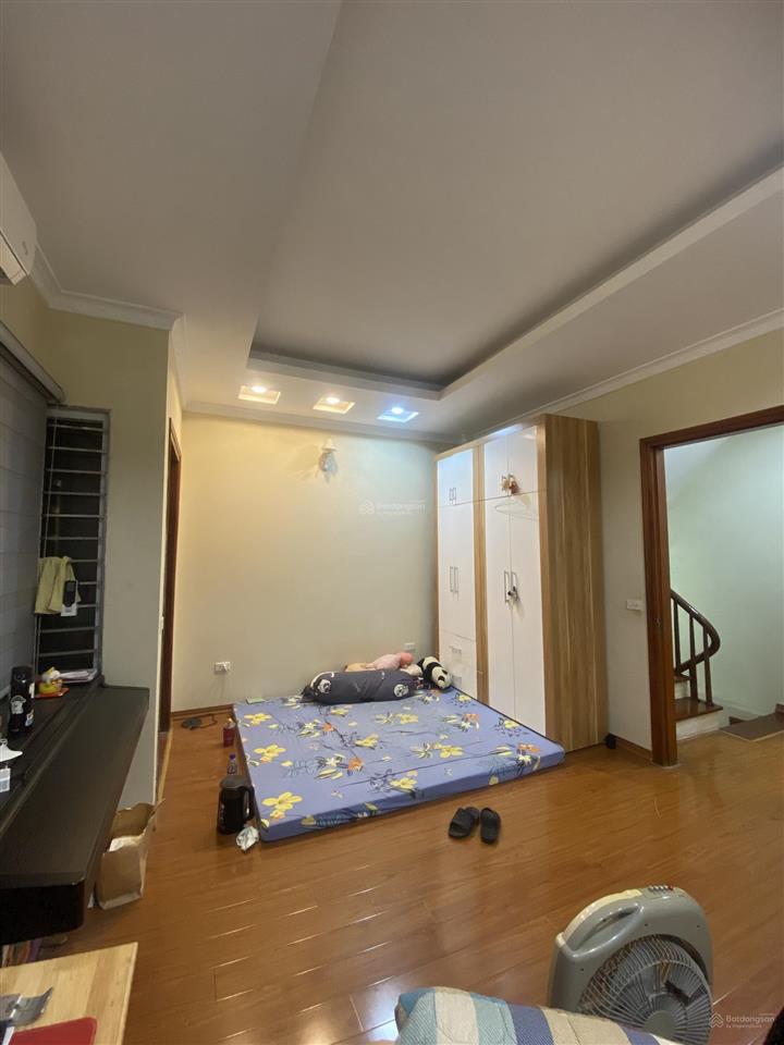 Hơn 8 tỷ nhà riêng hoàng quốc việt, nghĩa đô 39m2, 20m ra phố ô tô tránh, ngõ thông kinh doanh