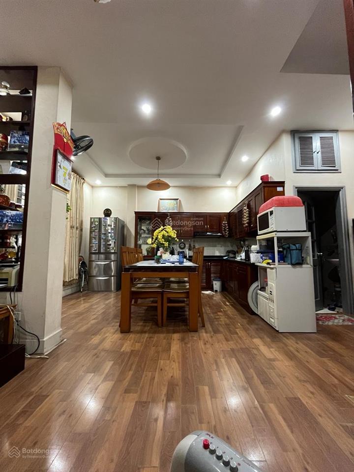 Hơn 7 tỷ nhà riêng hoàng quốc việt 38,5m2, 20m ra phố ô tô tránh, ngõ thông kinh doanh, full đồ