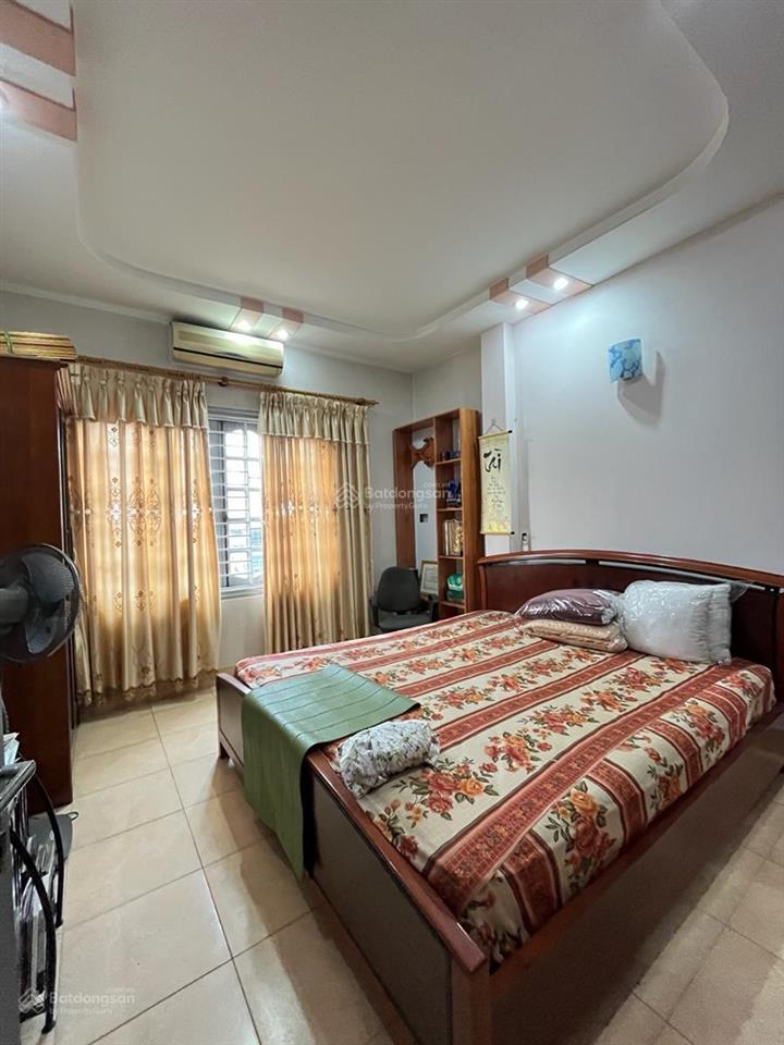 Hơn 7 tỷ nhà riêng hoàng quốc việt 38,5m2, 20m ra phố ô tô tránh, ngõ thông kinh doanh, full đồ