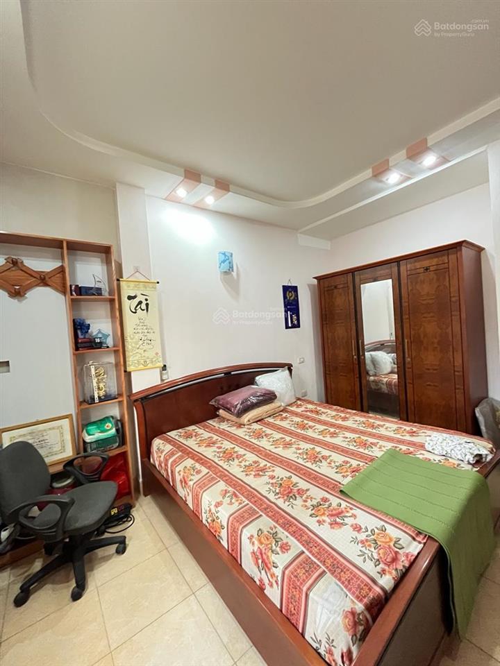 Hơn 7 tỷ nhà riêng hoàng quốc việt 38,5m2, 20m ra phố ô tô tránh, ngõ thông kinh doanh, full đồ