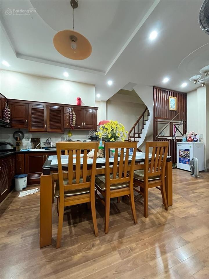 Hơn 7 tỷ nhà riêng hoàng quốc việt 38,5m2, 20m ra phố ô tô tránh, ngõ thông kinh doanh, full đồ