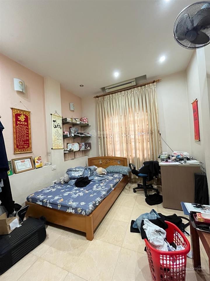 Hơn 7 tỷ nhà riêng hoàng quốc việt 38,5m2, 20m ra phố ô tô tránh, ngõ thông kinh doanh, full đồ