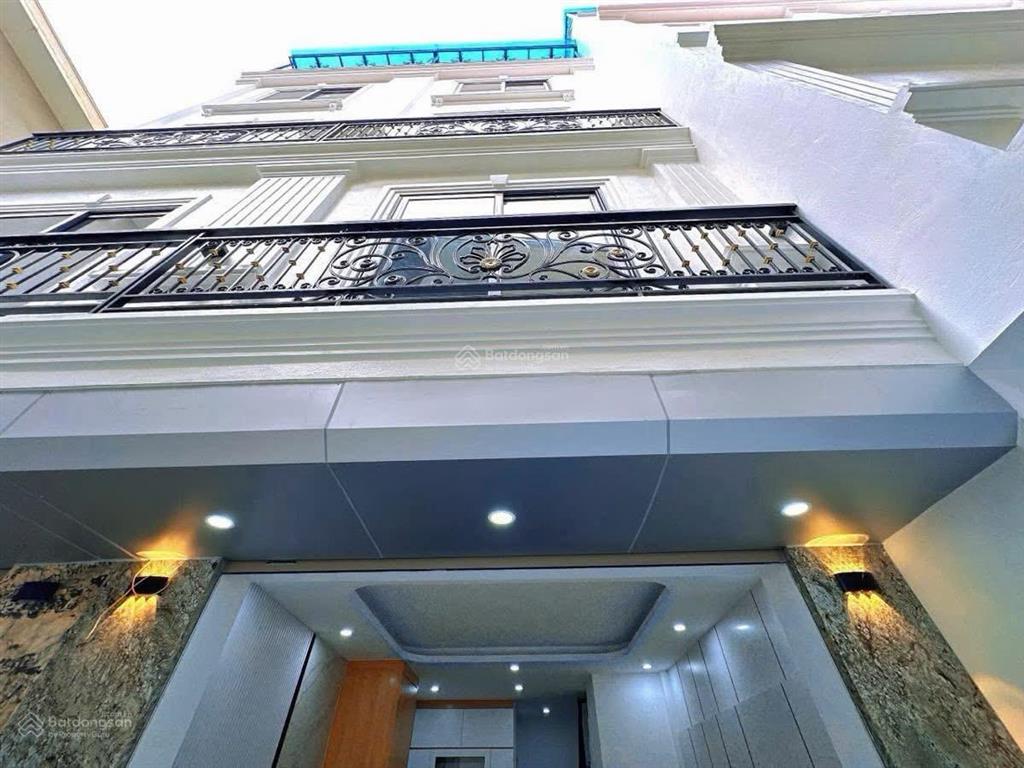 Bán nhà riêng hoàng quốc việt 42m2 có thang máy, ô tô, ngõ thông kinh doanh, full đồ, nhỉnh 10 tỷ