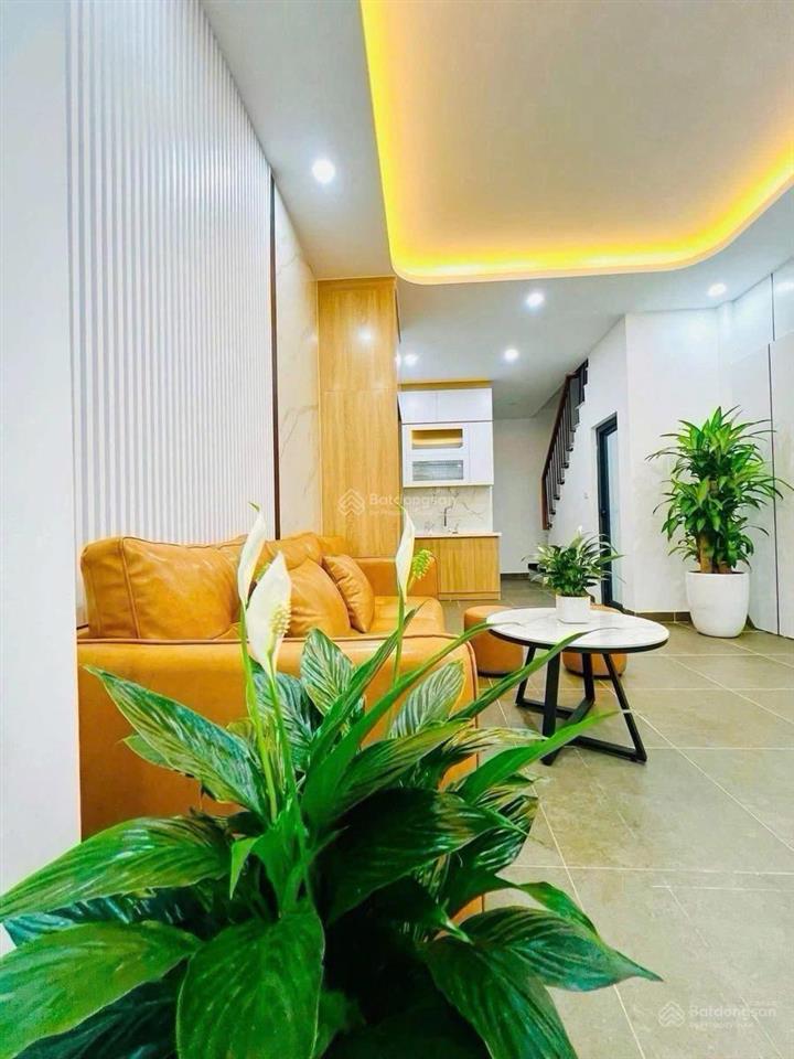 Bán nhà riêng hoàng quốc việt 42m2 có thang máy, ô tô, ngõ thông kinh doanh, full đồ, nhỉnh 10 tỷ