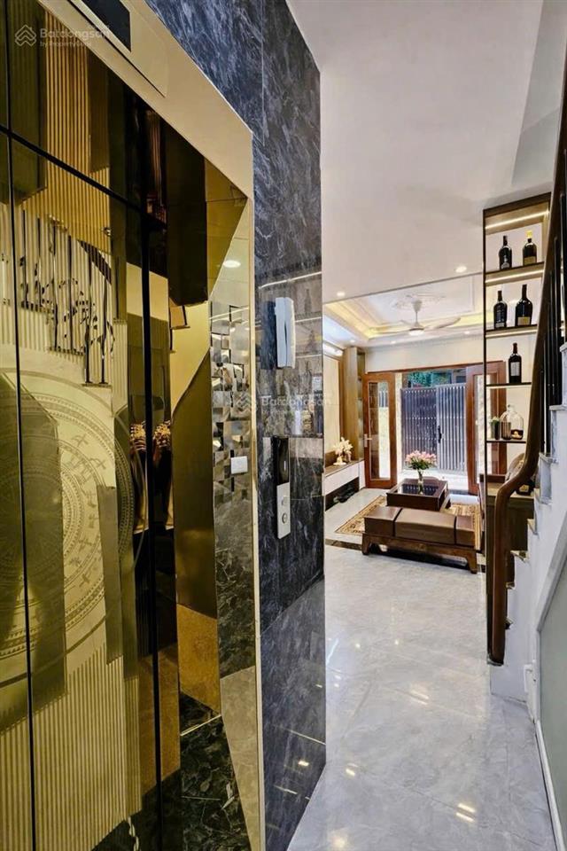 Bán nhà riêng hoàng quốc việt 43m2 thang máy êm, ô tô, ngõ thông kinh doanh, full đồ, hơn 10 tỷ