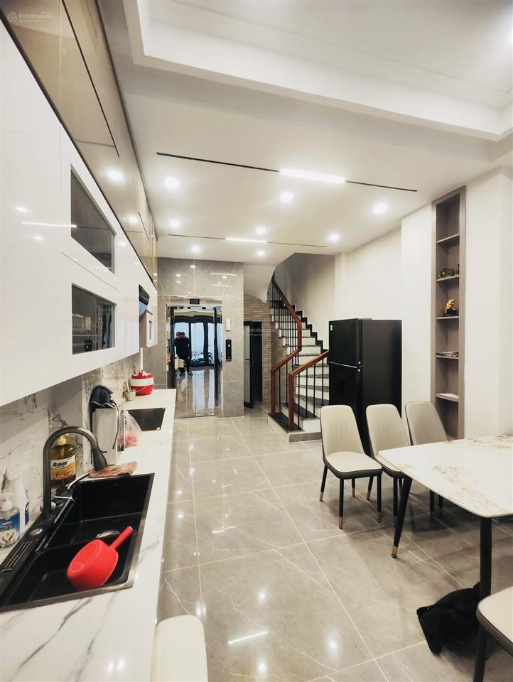 Bán nhà xuân la  ngoại giao đoàn  đại sứ quán hàn quốc 38m2, thang máy, ô tô, ngõ thông, full đồ