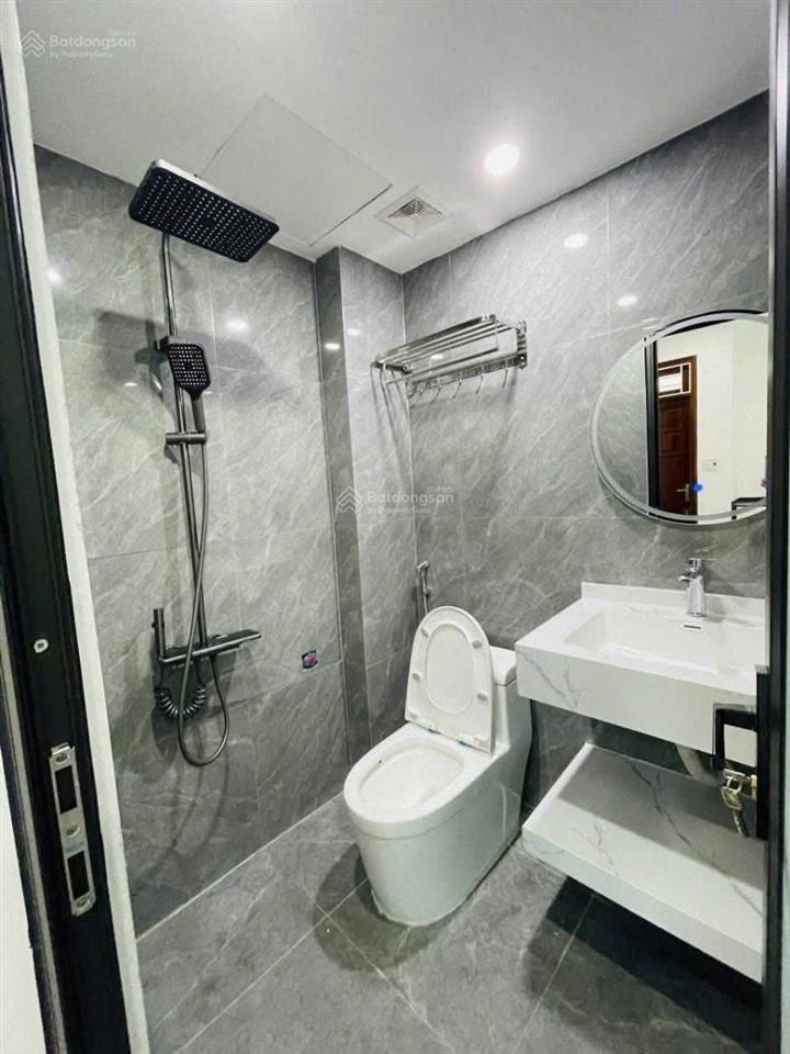 Hơn 6 tỷ nhà riêng ngay công viên cầu giấy 30m2, góc 2 thoáng, ô tô gần, kinh doanh, full đồ