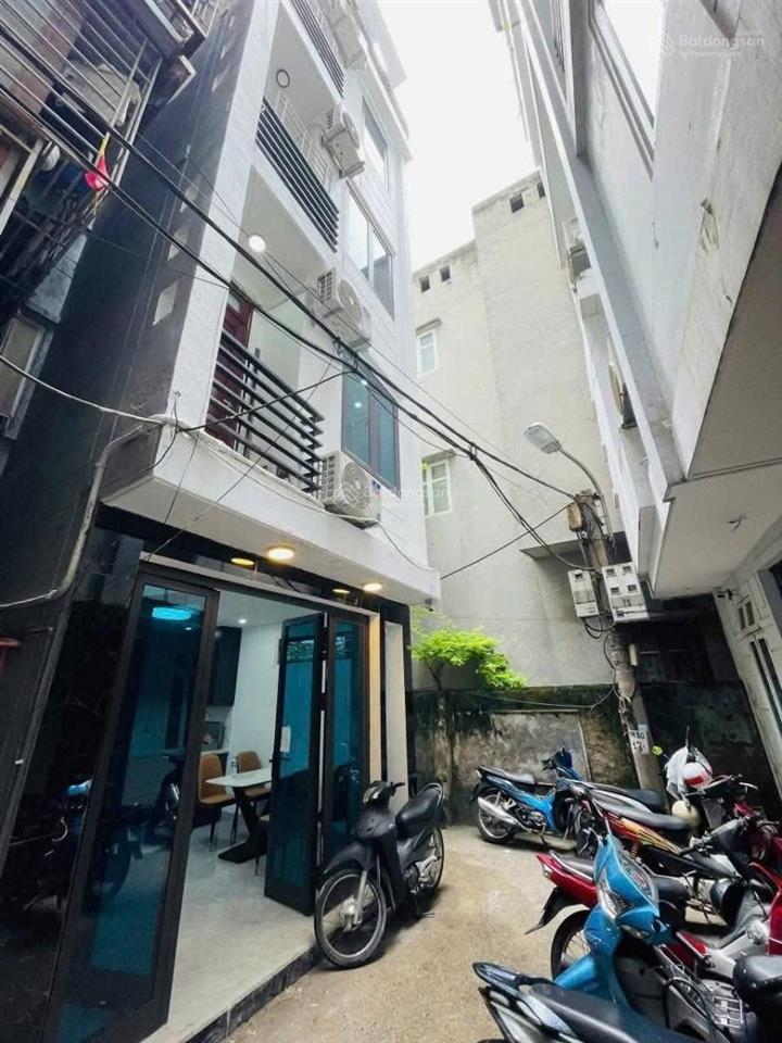 Hơn 6 tỷ nhà riêng ngay công viên cầu giấy 30m2, góc 2 thoáng, ô tô gần, kinh doanh, full đồ