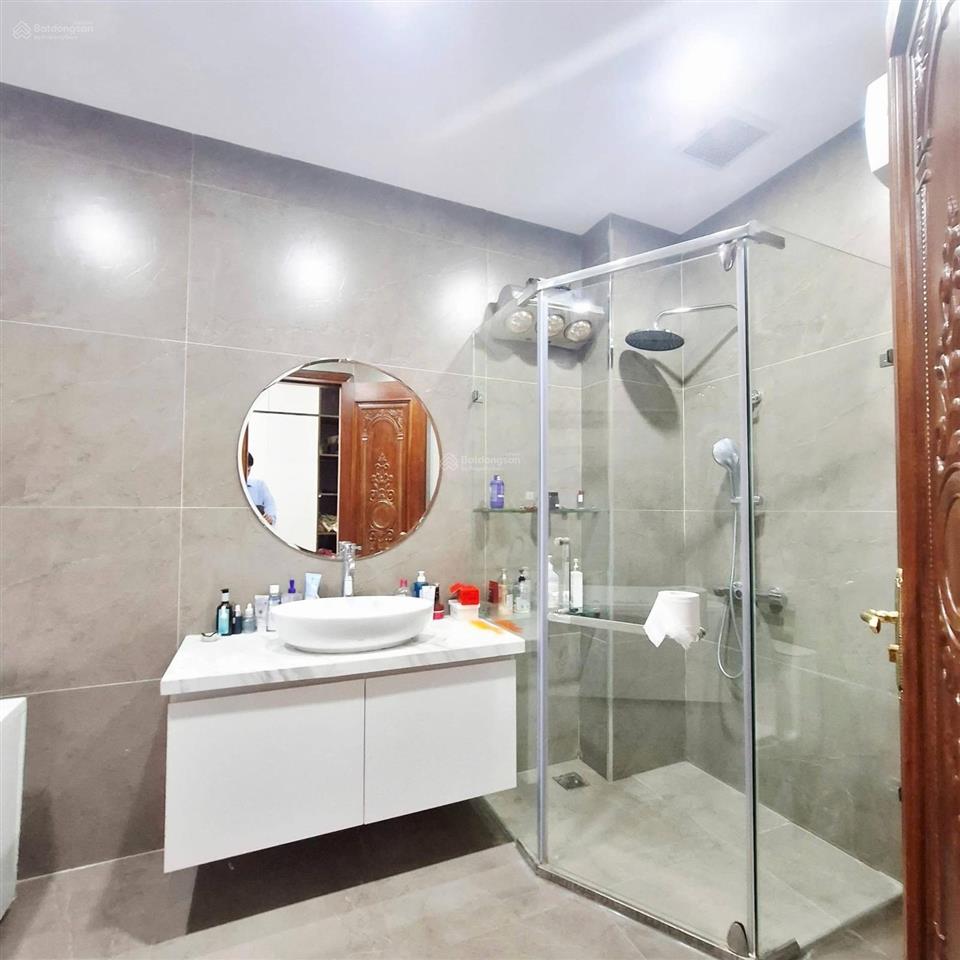 Bán nhà riêng hoàng quốc việt 88m2, góc 03 thoáng, 03 ô tô tránh, thang máy, kinh doanh, full đồ.