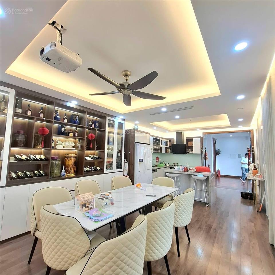 Bán nhà riêng hoàng quốc việt 88m2, góc 03 thoáng, 03 ô tô tránh, thang máy, kinh doanh, full đồ.