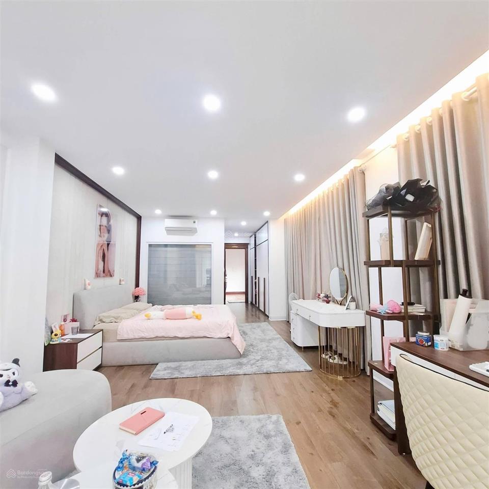 Bán nhà riêng hoàng quốc việt 88m2, góc 03 thoáng, 03 ô tô tránh, thang máy, kinh doanh, full đồ.