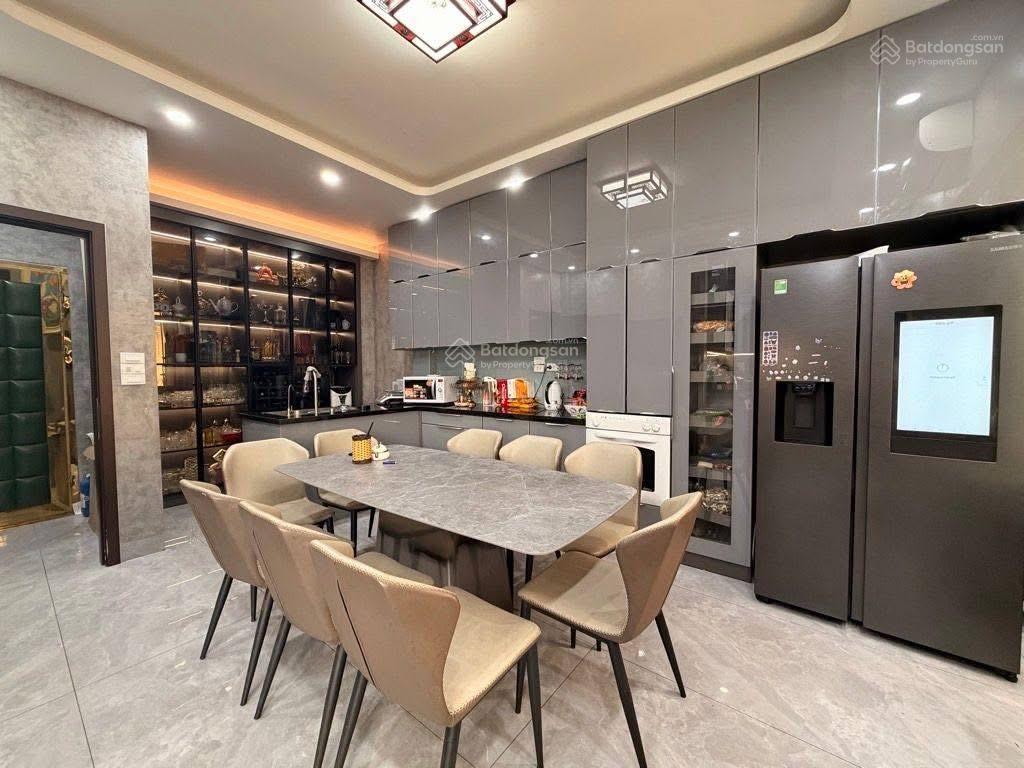 Nhà riêng hoàng quốc việt 85m2, 02 ô tô tránh, góc 03 thoáng, thang máy, kinh doanh, full đồ.