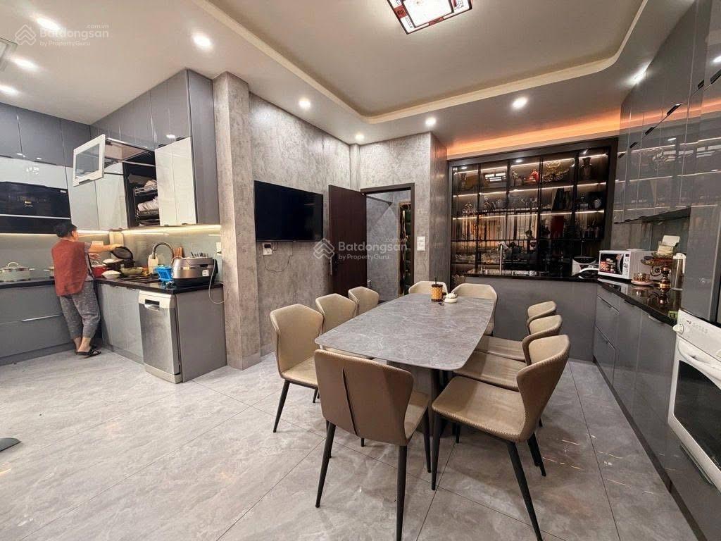 Nhà riêng hoàng quốc việt 85m2, 02 ô tô tránh, góc 03 thoáng, thang máy, kinh doanh, full đồ.