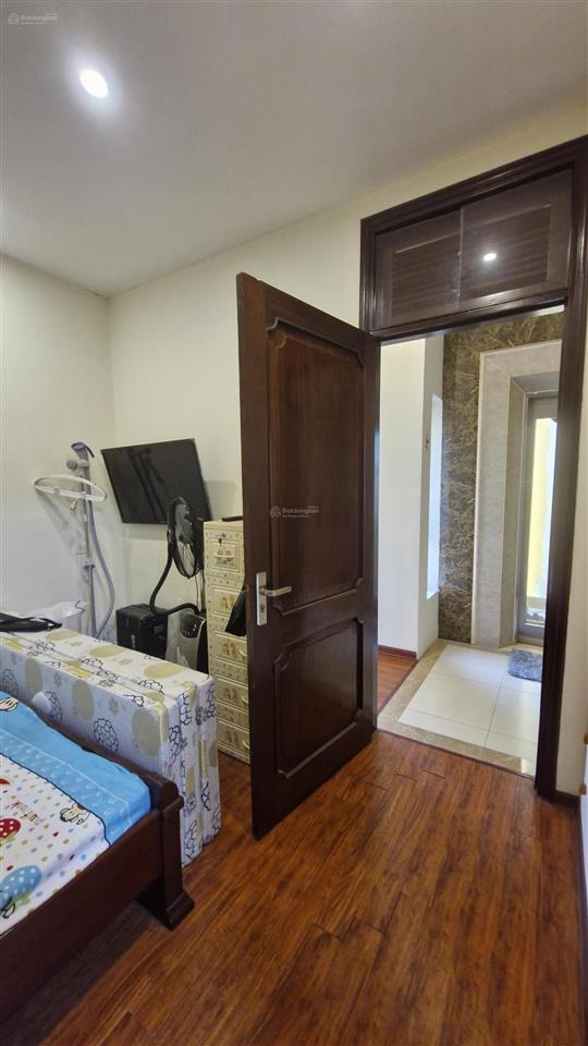 Bán mặt phố linh lang đào tấn 6 tầng thang máy 83m2, lô góc giá chỉ hơn 500tr/m2