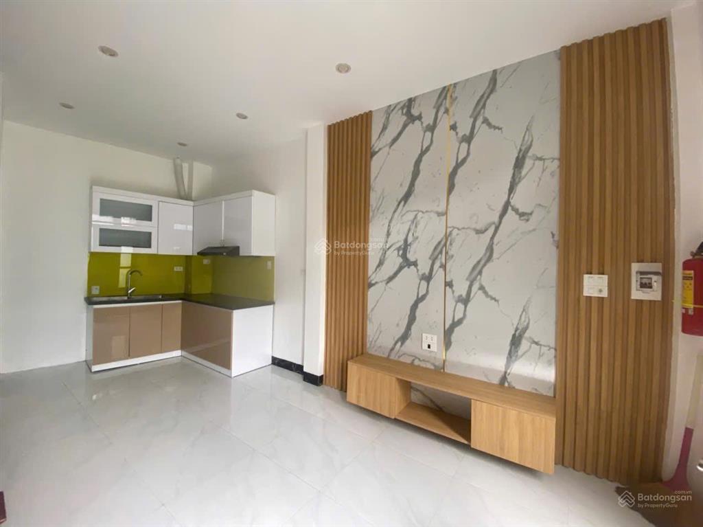 Nhà vị trí đẹp sầm uất nhất phụng châu sát cổng trường đại học