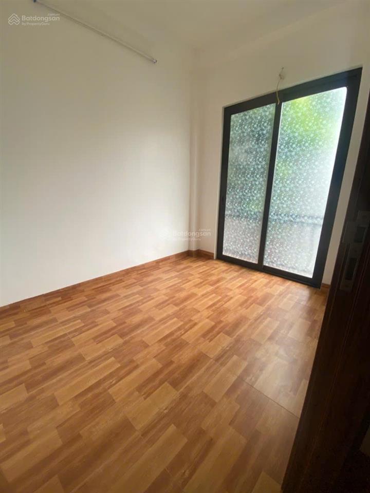 Nhà vị trí đẹp sầm uất nhất phụng châu sát cổng trường đại học