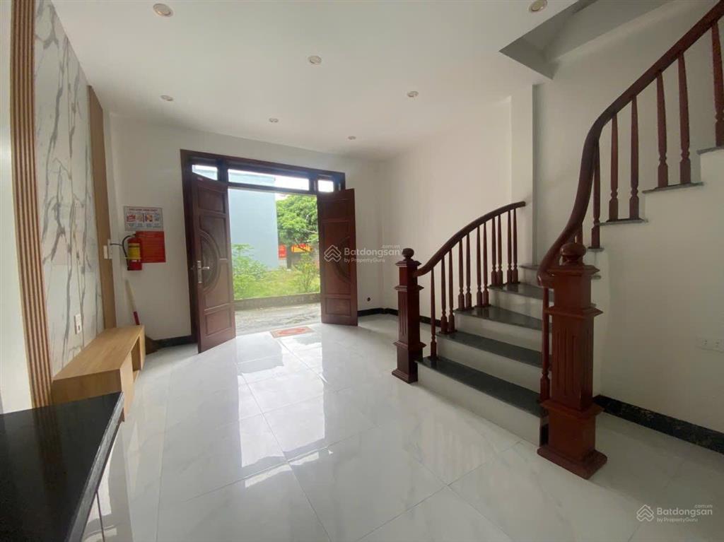 Nhà vị trí đẹp sầm uất nhất phụng châu sát cổng trường đại học