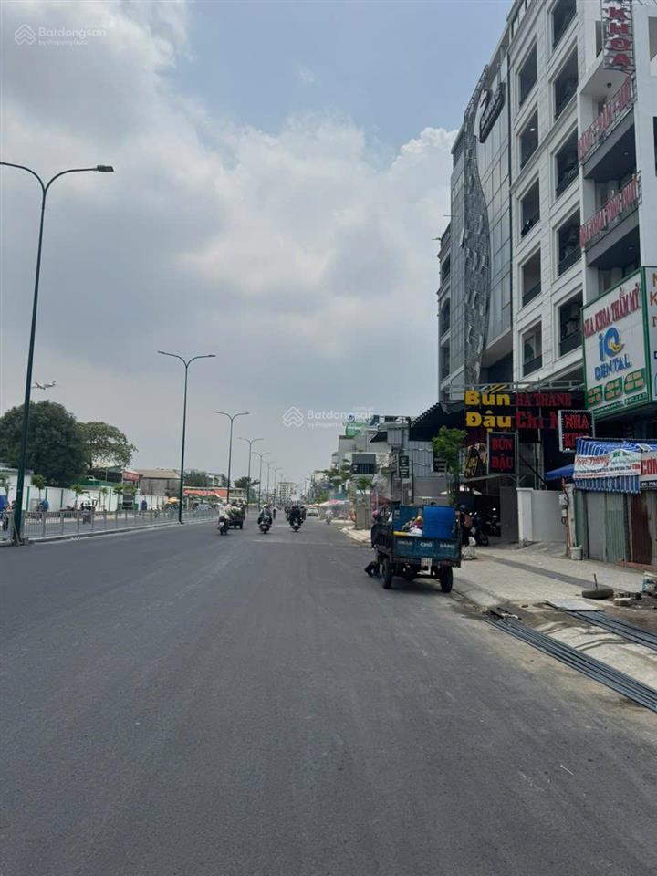 Bán gấp nhà 2mt dương quảng hàm p6 gv dt 6.5x25m cấp 4 ctxd hầm 8 lầu, giá chỉ 30.x tỷ tl