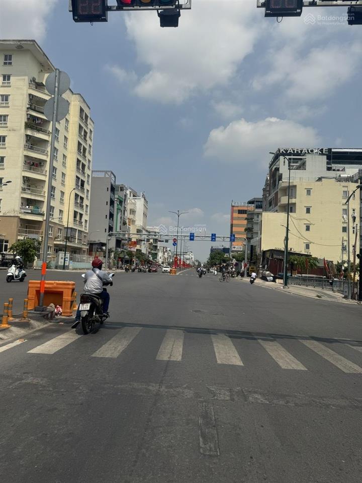 Bán gấp mt 474d dương quảng hàm, p. 6, q. gò vấp dt 8.36*35 = 339.2m2 bán 58 tỷ  thuê 70tr/tháng