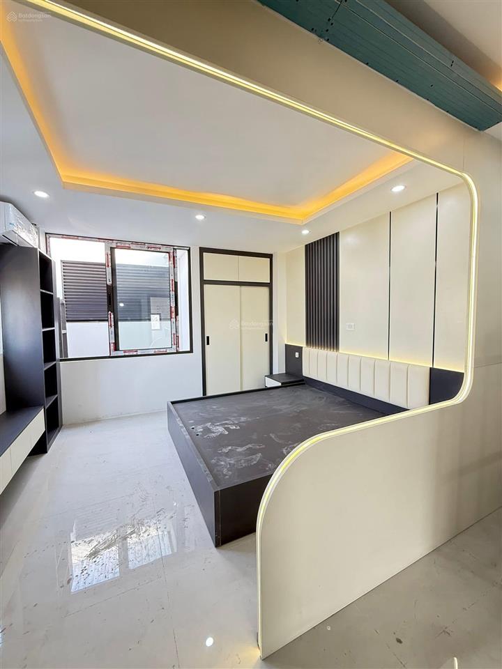 Bán nhà riêng tại hoàng ngân, 14,5 tỷ, 70m2, 9pn, mt7m, vf3 đỗ cựa, 50m ra phố, hiếm