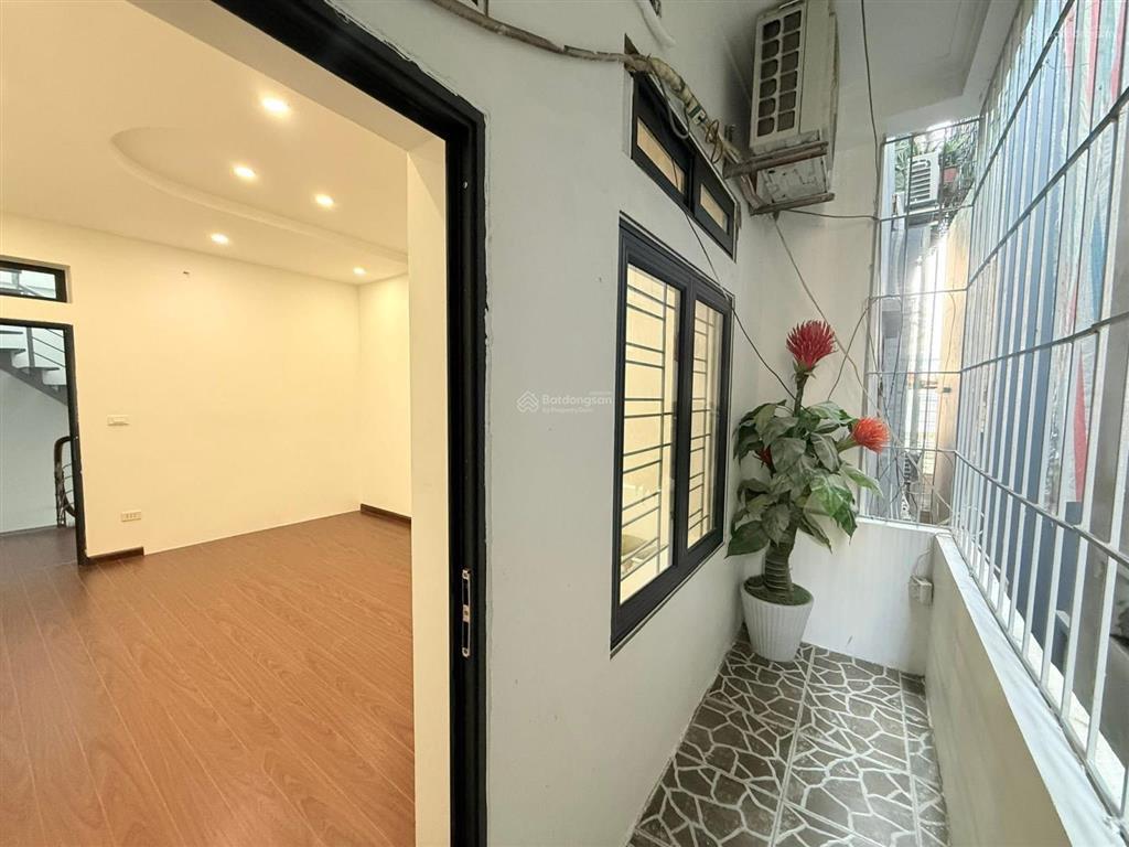 Tôn đức thắng, văn miếu  25m2x5t  20m ra oto  ngõ rộng, thoáng  nhà chắc chắn  hiếm 6 tỷ