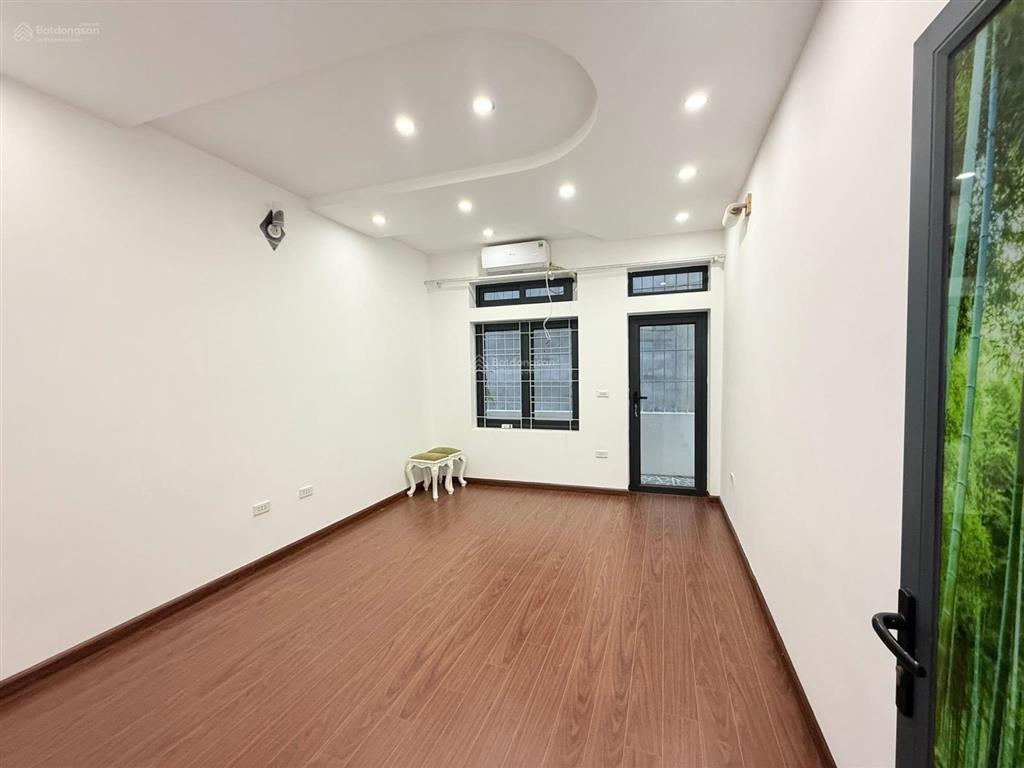 Tôn đức thắng, văn miếu  25m2x5t  20m ra oto  ngõ rộng, thoáng  nhà chắc chắn  hiếm 6 tỷ