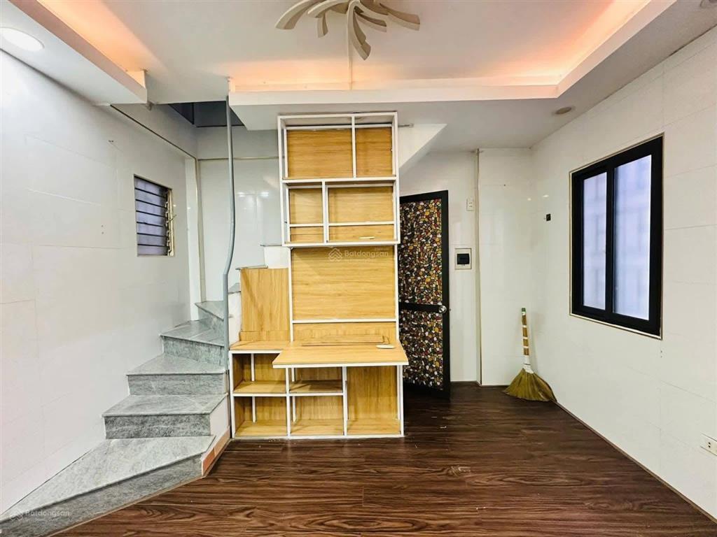 Bán nhà phố vĩnh tuy, hbt  32m2x2t  lô góc, gần phố  giá đầu tư  4,5 tỷ