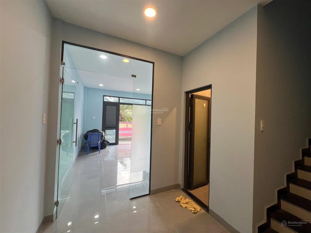Bán nhà mặt tiền nhìn ra công viên khu an dương vương p16 q8 bến phú định