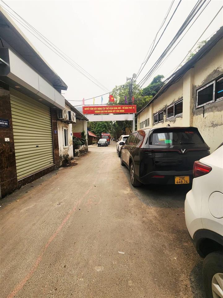 Hạ 2 tỷ! bán nhà c4 ngã tư khuất duy tiến 30/40m, còn 6.5 tỷ  1 nhà ra 3 ô tô tránh