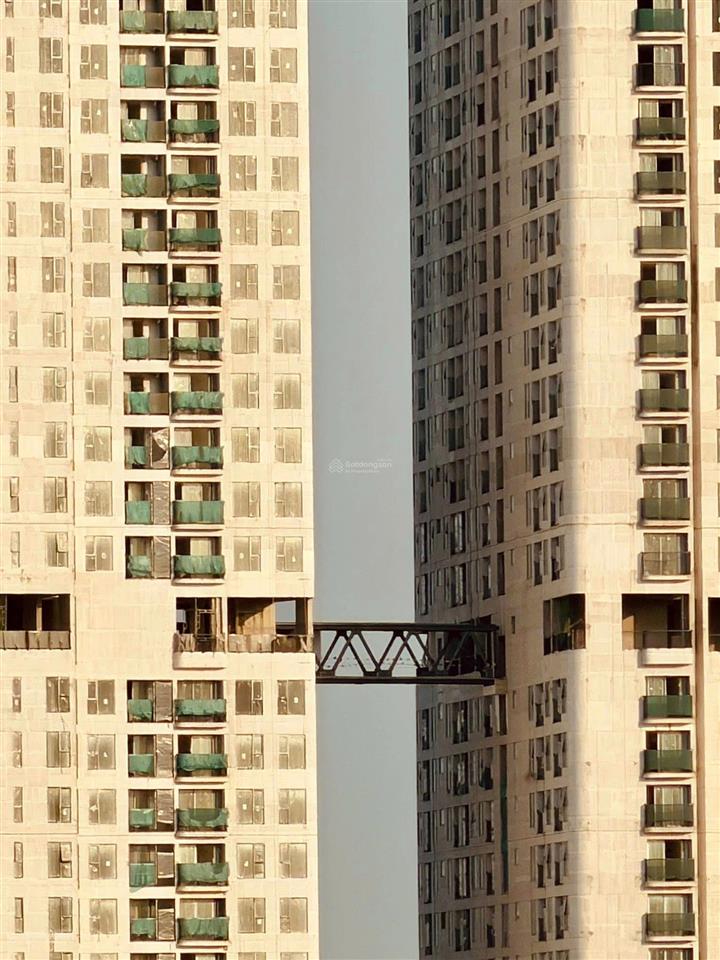 Bán nhanh căn a02 2pn 2wc view đẹp giá 4,05 tỷ bao phí tầng trung.  em 0903 384 ***