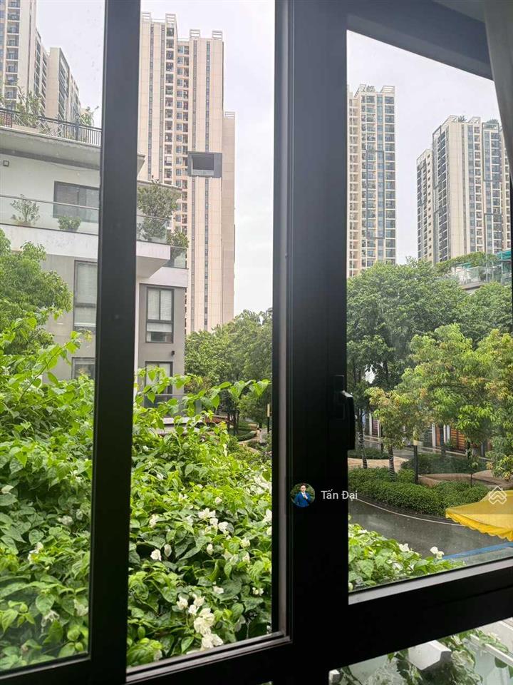 Giảm mạnh 3 tỷ  bán gấp nhà phố lk 5,5x16m đường số 6  hướng tây bắc tại hà đô q10. tấn đại