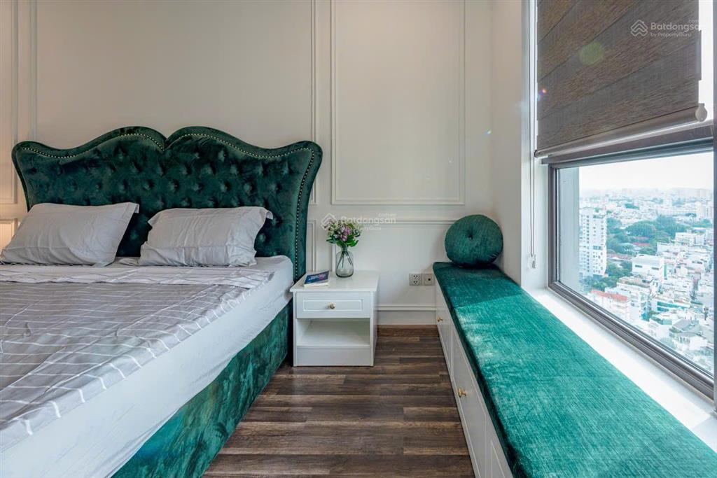 Chính chủ gửi bán căn góc 2pn + 1đn (107m2) view thoáng đẹp  đã có sổ tại hà đô centrosa. tấn đại