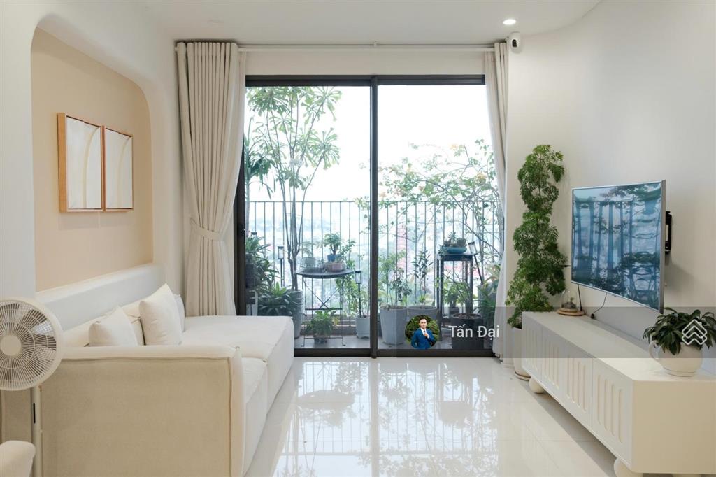 Bán căn 2pn+đn 105m2 view thoáng ngắm thành phố nội thất đẹp sẵn sổ hồng tại hà đô q10. tấn đại
